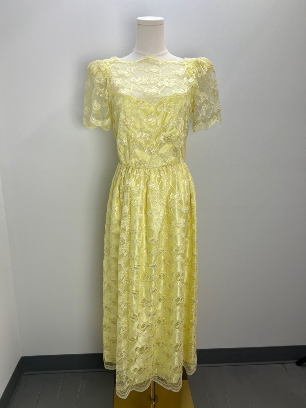 Vintage Butter Yellow Lace Maxi Dress Formal Bateau Neck Prom Womens Modern 4